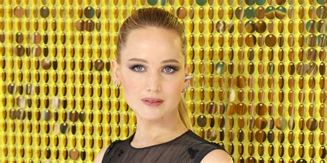 j law nude no hard feelings|Jennifer Lawrence talks about filming her nude scene in No Hard。